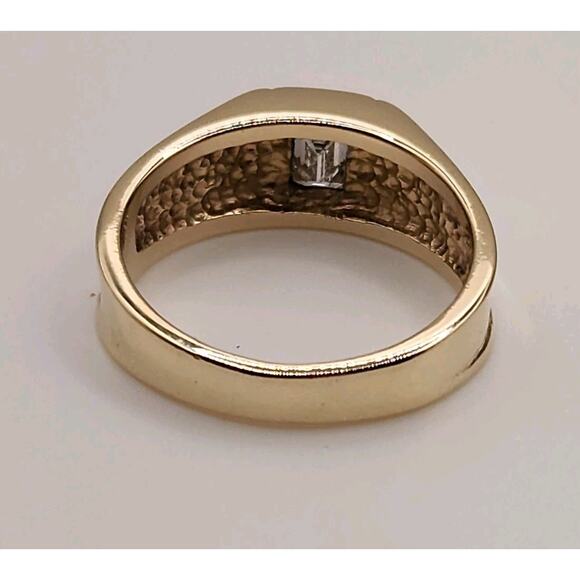 10k Yellow Gold Bold Ring with baguette Diamond Stone Size 8 - Picture 6 of 8